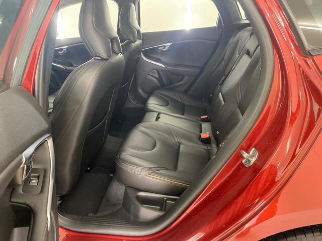 Volvo V40 CROSS COUNTRY 1.5 T3 Summum | Blis | Adaptieve cruise controle | DAB | Leder | Memory | Camera |