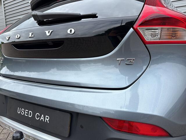 Volvo V40 CROSS COUNTRY 1.5 T3 Dynamic Edition / Keyless entry / Panorama dak / Audio by Harman Kardon /