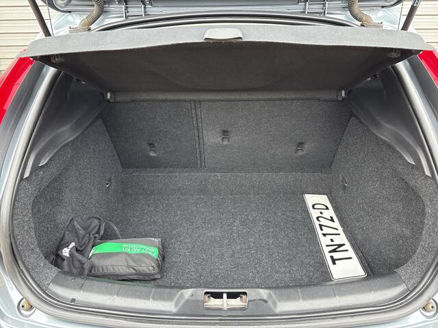 Volvo V40 CROSS COUNTRY 1.5 T3 Dynamic Edition / Keyless entry / Panorama dak / Audio by Harman Kardon /
