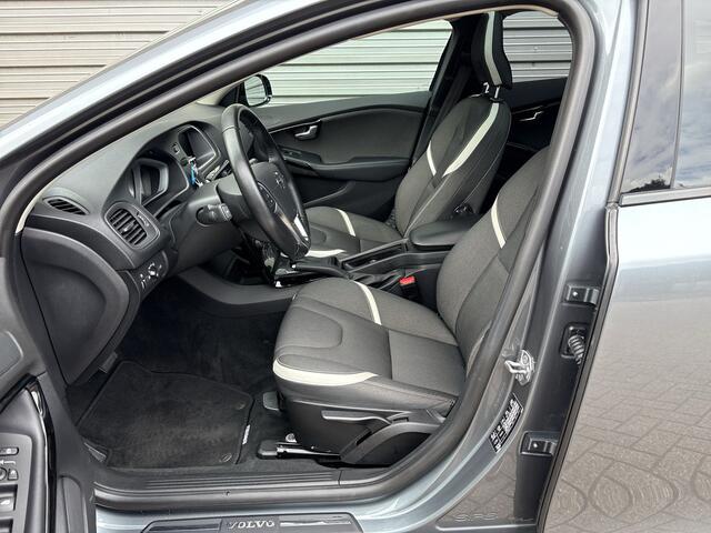 Volvo V40 CROSS COUNTRY 1.5 T3 Dynamic Edition / Keyless entry / Panorama dak / Audio by Harman Kardon /