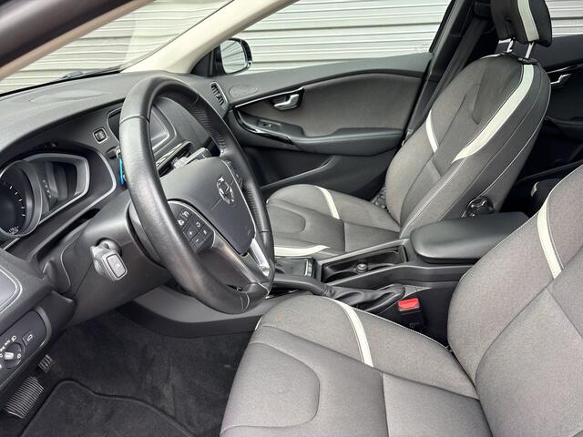 Volvo V40 CROSS COUNTRY 1.5 T3 Dynamic Edition / Keyless entry / Panorama dak / Audio by Harman Kardon /