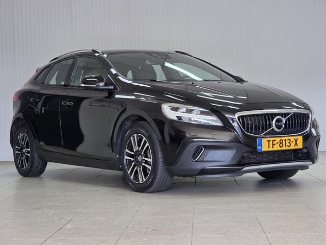 Volvo V40 CROSS COUNTRY 2.0 D3 Summum/ Automaat!/ Zwarte Hemel!/ LED Koplampen/ Trekhaak/ Camera/ Stoelverw./ Dodehoekdet./ Grootlichtass./ 16''LMV/ Keyless GO/ Clima/ Navi/ Cruise.Adapt/ Bluetooth/ Elek.Pakket/ Isofix/ PDC Achter