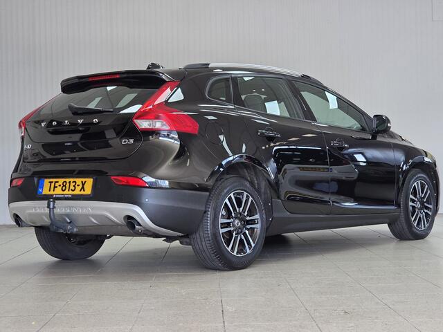 Volvo V40 CROSS COUNTRY 2.0 D3 Summum/ Automaat!/ Zwarte Hemel!/ LED Koplampen/ Trekhaak/ Camera/ Stoelverw./ Dodehoekdet./ Grootlichtass./ 16''LMV/ Keyless GO/ Clima/ Navi/ Cruise.Adapt/ Bluetooth/ Elek.Pakket/ Isofix/ PDC Achter
