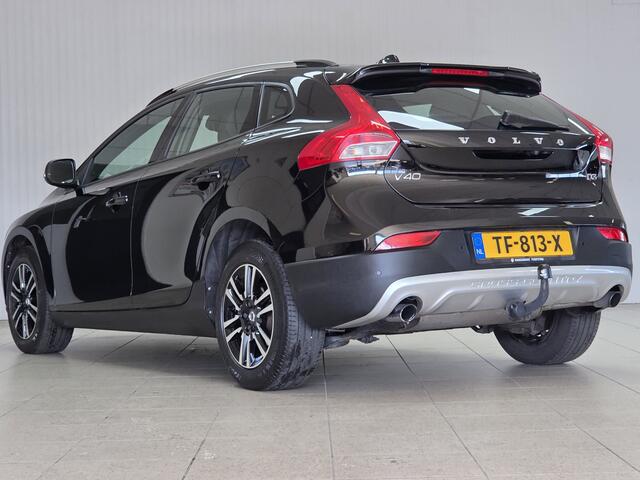 Volvo V40 CROSS COUNTRY 2.0 D3 Summum/ Automaat!/ Zwarte Hemel!/ LED Koplampen/ Trekhaak/ Camera/ Stoelverw./ Dodehoekdet./ Grootlichtass./ 16''LMV/ Keyless GO/ Clima/ Navi/ Cruise.Adapt/ Bluetooth/ Elek.Pakket/ Isofix/ PDC Achter