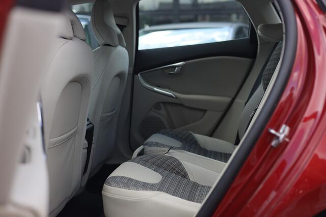 Volvo V40 CROSS COUNTRY 1.5 T3 NORDIC+ AUTOMAAT | NAVI | NL AUTO