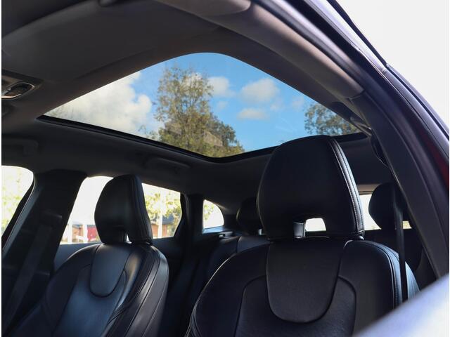 Volvo V40 CROSS COUNTRY 2.0 T3 Nordic+ 152PK Leder Pano Trekhaak
