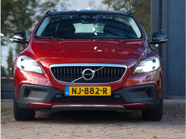 Volvo V40 CROSS COUNTRY 2.0 T3 Nordic+ 152PK Leder Pano Trekhaak