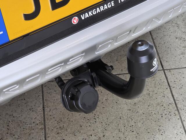 Volvo V40 CROSS COUNTRY 1.5 T3 Summum/ Automaat!/ Trekhaak/ Vol Leder/ Camera/ Navi/ Clima/ Cruise/ Stoelverw./ Elek. pakket/ Isofix/ Bluetooth/ Multi. LEDER. Stuur/ PDC/ Dakrails.