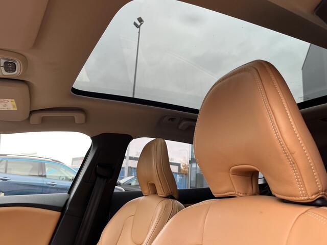 Volvo V40 CROSS COUNTRY T3 Polar+ Luxury | Navi | Cruise Control | Panoramadak | Harman Kardon Audio | Keyless | Getint Glas | Camera | DAB | Park Assist | Volvo On Call | 17" LM