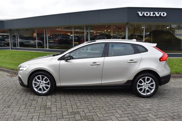 Volvo V40 CROSS COUNTRY T3 153PK Automaat Nordic+ | Standkachel | Stoelverwarming | 17"LMV | LED