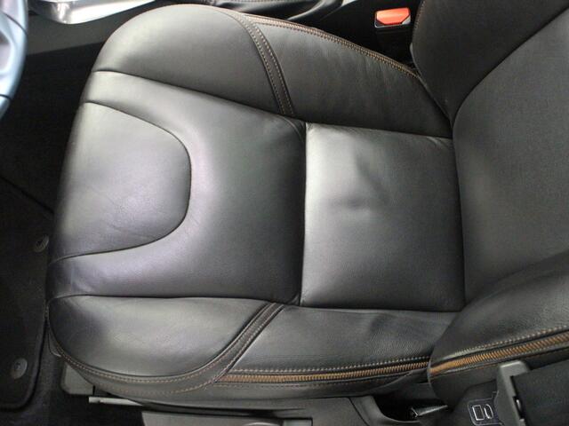 Volvo V40 CROSS COUNTRY 2.0 T3 Nordic | Rijklaarprijs | Leer | Pano dak |