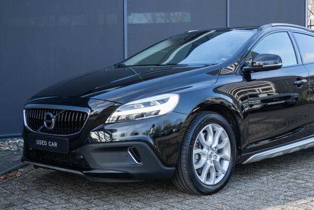 Volvo V40 CROSS COUNTRY T3 Automaat Polar+ Luxury | Panoramadak| Afneembare trekhaak| Alarmklasse 3| Premium Audio| Lederen Bekleding| Exterior Styling kit.