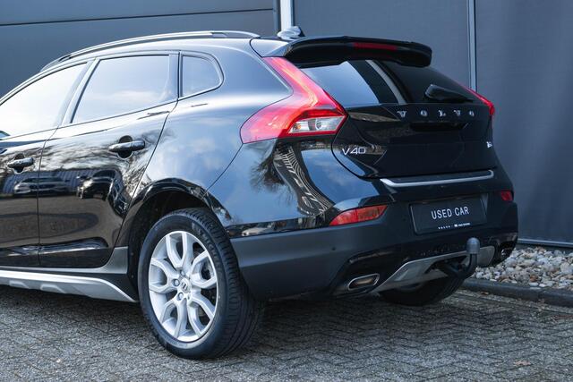 Volvo V40 CROSS COUNTRY T3 Automaat Polar+ Luxury | Panoramadak| Afneembare trekhaak| Alarmklasse 3| Premium Audio| Lederen Bekleding| Exterior Styling kit.