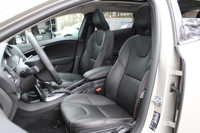 Volvo V40 CROSS COUNTRY T3 automaat Polar+ Luxury | 1e eigenaar | Dealer onderhouden | Panorama dak