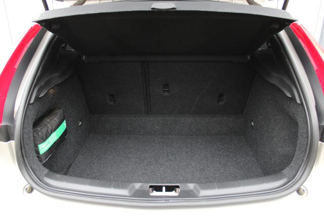 Volvo V40 CROSS COUNTRY T3 automaat Polar+ Luxury | 1e eigenaar | Dealer onderhouden | Panorama dak