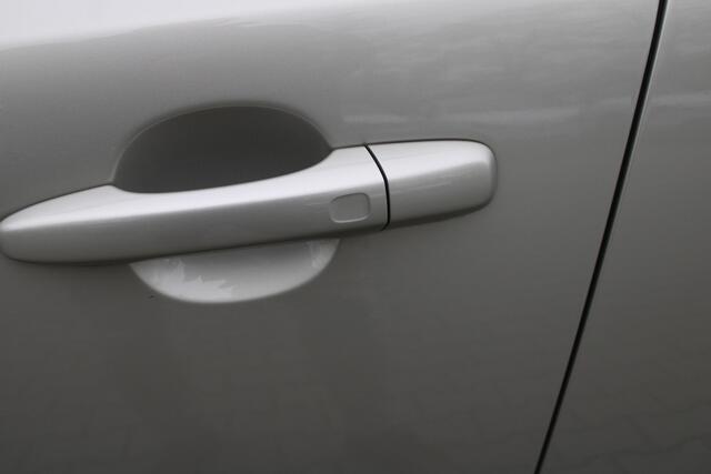 Volvo V40 CROSS COUNTRY T3 automaat Polar+ Luxury | 1e eigenaar | Dealer onderhouden | Panorama dak