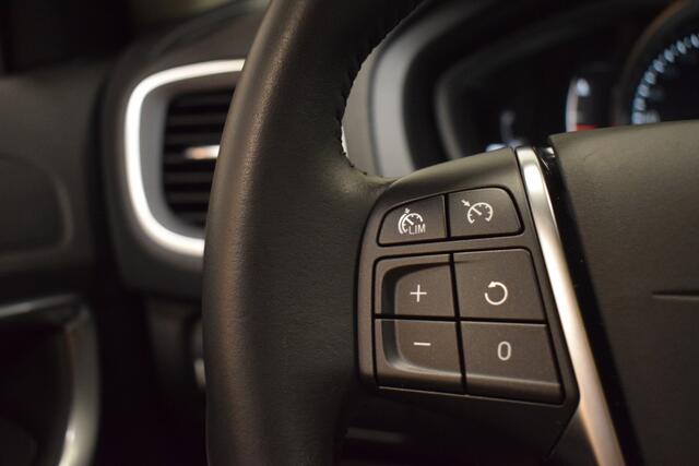 Volvo V40 CROSS COUNTRY T3 153pk AUT6 Polar+ Luxury Trekhaak 1500kg/ Harman Kardon/ Camera/ Leer/ Stoelverw./ Panp