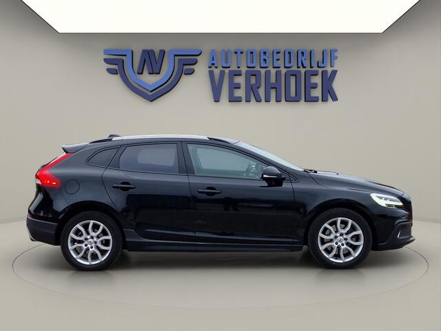 Volvo V40 CROSS COUNTRY 1.5 T3 Luxury Panodak - Trekhaak - NL Auto