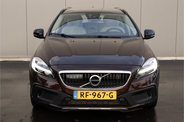 Volvo V40 CROSS COUNTRY 2.0 T4 AWD Nordic+ | PANO | LEDER