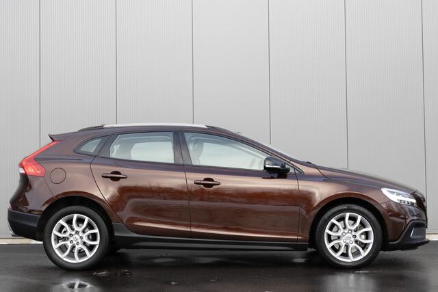 Volvo V40 CROSS COUNTRY 2.0 T4 AWD Nordic+ | PANO | LEDER