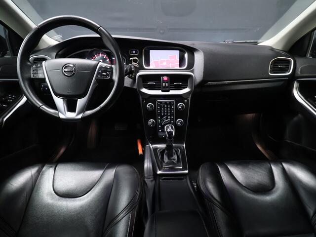Volvo V40 CROSS COUNTRY 1.5 T3 Polar+ Luxury [TREKHAAK, PANORAMADAK, KEYLESS ENTRY, CAMERA, VOL LEDER, STOELVERWARMING, NIEUWSTAAT]