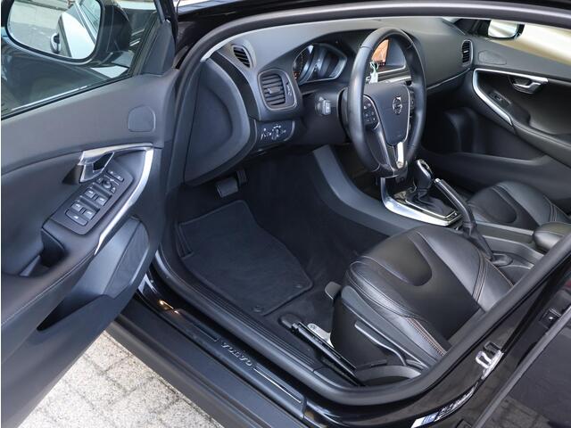 Volvo V40 CROSS COUNTRY T3 Polar+ Luxury | Panoramadak | Harman Kardon | Stoelverwarming