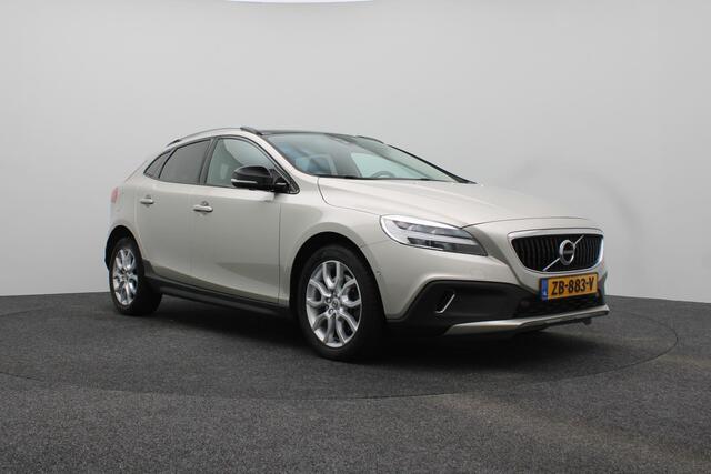 Volvo V40 CROSS COUNTRY 1.5 T3 Polar+ Luxury | Panoramadak | Lederen bekleding | Camera achter | Stoelverwarming |