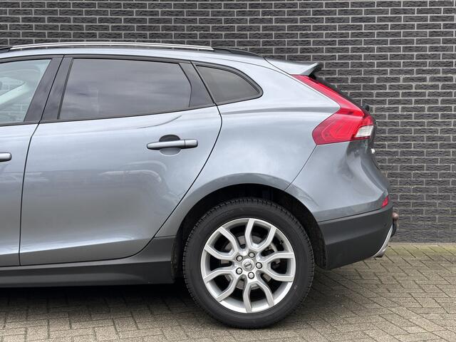 Volvo V40 CROSS COUNTRY 2.0 T3 Summum | Navigatie | Camera | Cruise Control