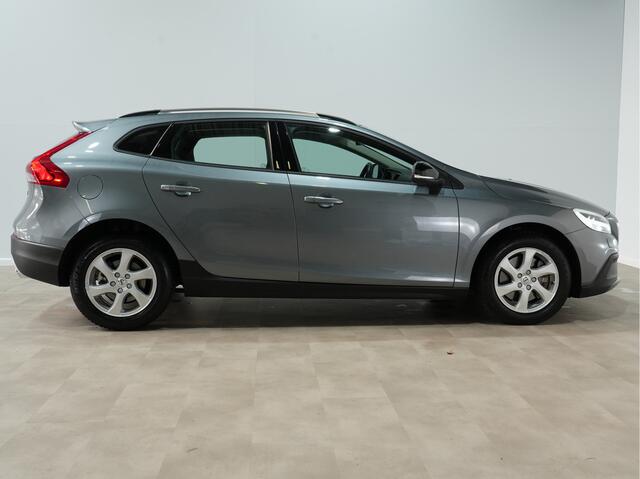 Volvo V40 CROSS COUNTRY 1.5 T3 150pk Automaat Nordic Navigatie Camera Standkachel Stoelverw. Acc 202