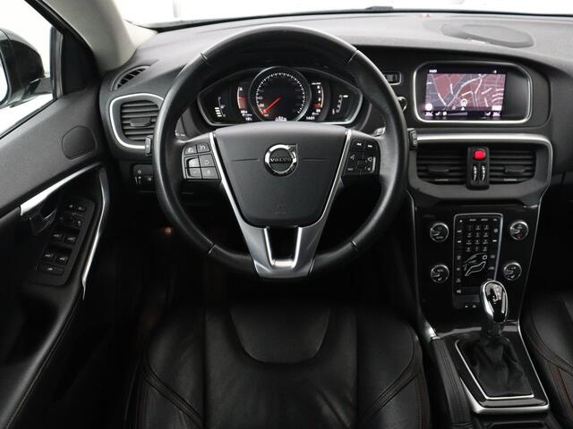 Volvo V40 CROSS COUNTRY 1.5 T3 Polar+ Luxury | Panoramadak | Leder | Trekhaak | Harman/Kardon | Stoelverwarming | Camera | Keyless | Full LED | Park Assist | Climate control | Cruise control