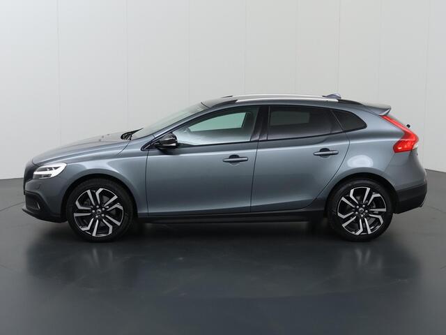 Volvo V40 CROSS COUNTRY 2.0 T3 Summum | Trekhaak | Panoramadak | Navigatie | Parkeercamera | Stoelverwarming | Climate Control | Cruise Control |