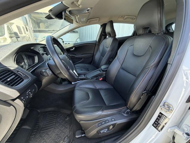 Volvo V40 CROSS COUNTRY 1.5 T3 Dynamic Edition Automaat Clima Leder Memory Led
