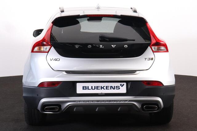 Volvo V40 CROSS COUNTRY T3 PolarPlus Luxury - AUTOMAAT - Panoramadak - Adaptive Cruise Control - BLIS - Parkeercamera achter - Verwarmde voorstoelen & achterbank - Parkeersensoren voor & achter - Lederen Bekleding - Navigatie - Standkachel - Volvo On Call - Extra getint glas - 1