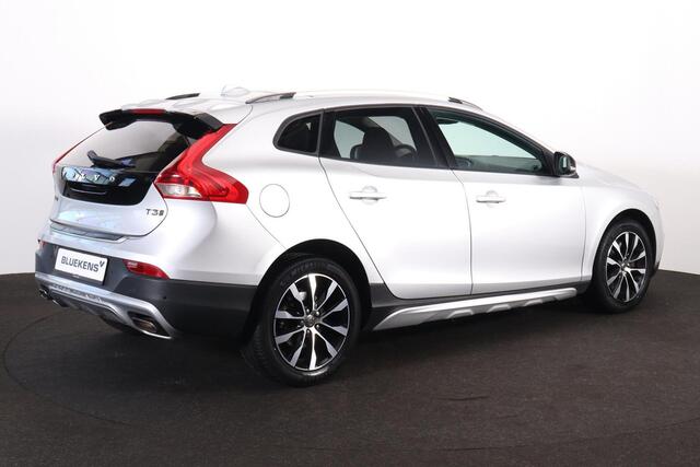 Volvo V40 CROSS COUNTRY T3 PolarPlus Luxury - AUTOMAAT - Panoramadak - Adaptive Cruise Control - BLIS - Parkeercamera achter - Verwarmde voorstoelen & achterbank - Parkeersensoren voor & achter - Lederen Bekleding - Navigatie - Standkachel - Volvo On Call - Extra getint glas - 1