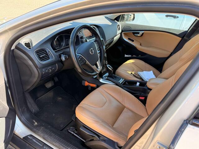 Volvo V40 CROSS COUNTRY 1.5 T3 Polar+ Luxury | 150pk | Leder interieur | Panoramadak | Navigatie | Stoelverwarming |