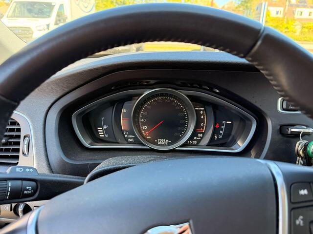 Volvo V40 CROSS COUNTRY 1.5 T3 Polar+ Luxury | 150pk | Leder interieur | Panoramadak | Navigatie | Stoelverwarming |