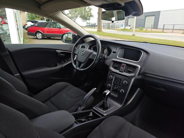 Volvo V40 CROSS COUNTRY T3 Momentum | Rijklaarprijs | Trekhaak |