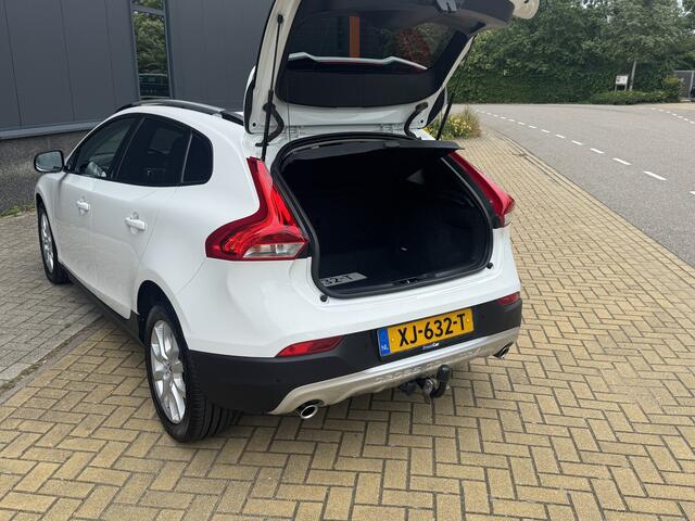 Volvo V40 CROSS COUNTRY 1.5 T3 Polar+ Luxury Pano dak, Leer, Navi