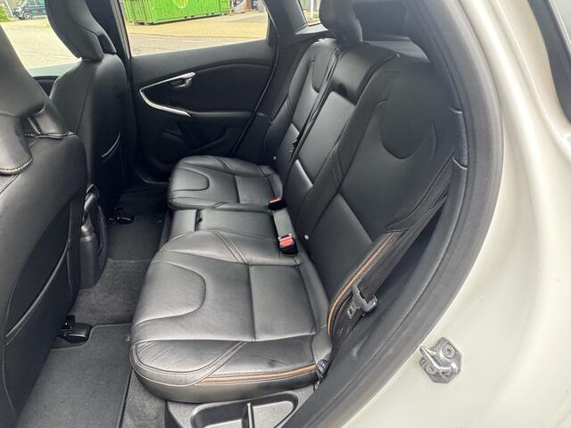 Volvo V40 CROSS COUNTRY 1.5 T3 Polar+ Luxury Pano dak, Leer, Navi
