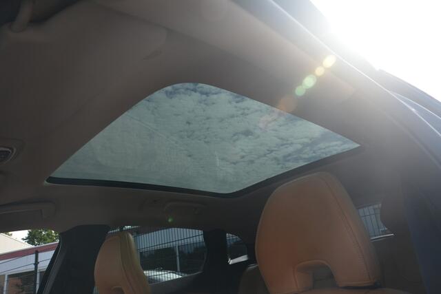Volvo V40 CROSS COUNTRY 1.5 T3 Polar+ Luxury | Navigatie | LED | Stoelverwarming | Leer | Keyless | Panoramadak | NL auto!! |