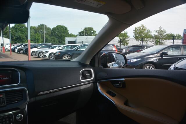 Volvo V40 CROSS COUNTRY 1.5 T3 Polar+ Luxury | Navigatie | LED | Stoelverwarming | Leer | Keyless | Panoramadak | NL auto!! |