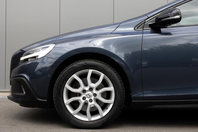 Volvo V40 CROSS COUNTRY 2.0 T4 Nordic+ | LEDER | PANO | CAMERA | NL-AUTO | TREKHAAK