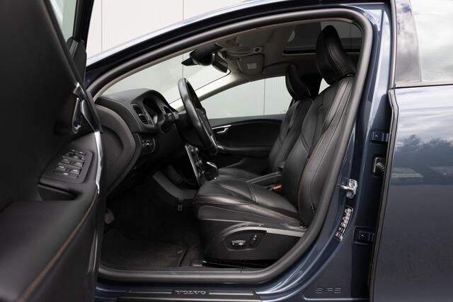 Volvo V40 CROSS COUNTRY 2.0 T4 Nordic+ | LEDER | PANO | CAMERA | NL-AUTO | TREKHAAK