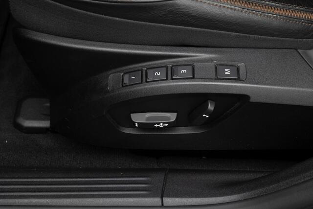 Volvo V40 CROSS COUNTRY 2.0 T4 Nordic+ | LEDER | PANO | CAMERA | NL-AUTO | TREKHAAK