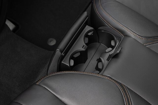 Volvo V40 CROSS COUNTRY 2.0 T4 Nordic+ | LEDER | PANO | CAMERA | NL-AUTO | TREKHAAK
