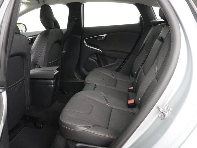 Volvo V40 CROSS COUNTRY 1.5 T3 Edition+ | Trekhaak | Navigatie | Stoelverwarming | Climate control | Bluetooth | Cruise control | Parkeerhulp