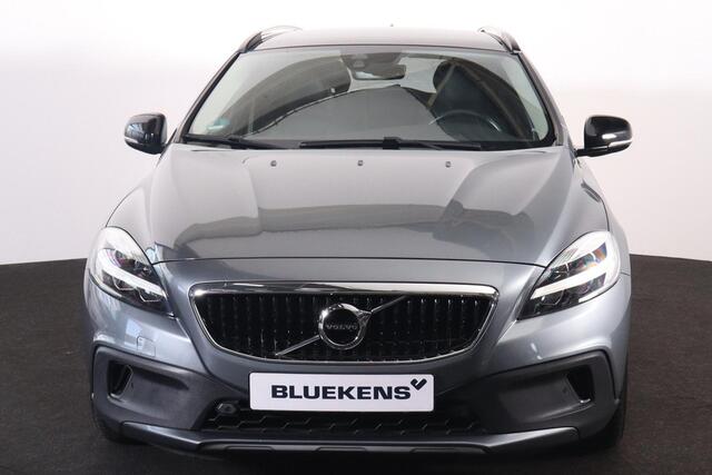 Volvo V40 CROSS COUNTRY T3 PolarPlus Luxury - Panoramadak - Harman/Kardon audio - Parkeercamera achter - Parkeersensoren voor & achter - Volvo On Call - Cruise Control - Standkachel - 17' LMV