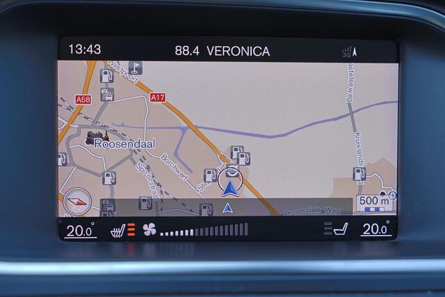 Volvo V40 CROSS COUNTRY T3 PolarPlus Luxury - Panoramadak - Harman/Kardon audio - Parkeercamera achter - Parkeersensoren voor & achter - Volvo On Call - Cruise Control - Standkachel - 17' LMV