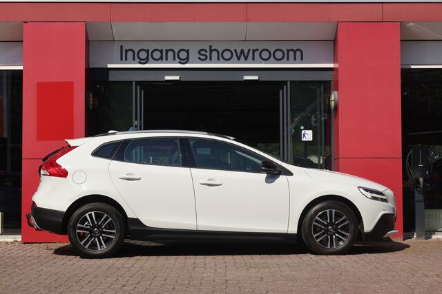 Volvo V40 CROSS COUNTRY 1.5 T3 153pk Nordic+ Automaat | Trekhaak | Full LED | Navigatie | Climate |