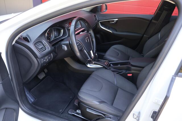 Volvo V40 CROSS COUNTRY 1.5 T3 153pk Nordic+ Automaat | Trekhaak | Full LED | Navigatie | Climate |